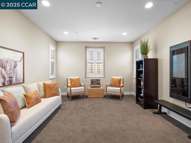 1927 Vintage Cir, Brentwood CA: https://media.crmls.org/mediaz/d220d3c3-e6c2-4224-a2d0-409e0111ec48.jpg