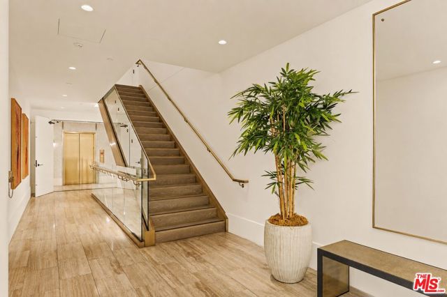 8420 West Sunset Boulevard, 107 photo 25