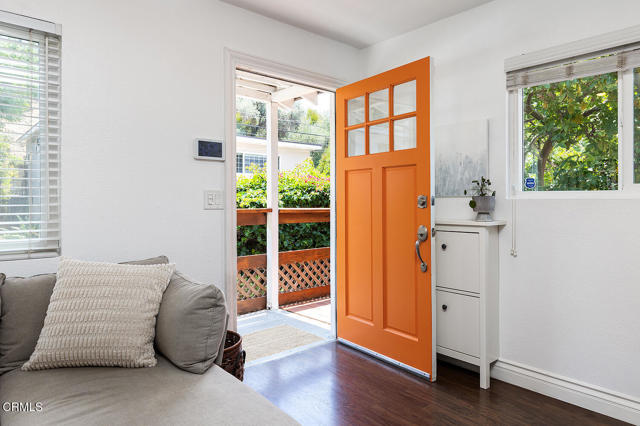 Detail Gallery Image 5 of 46 For 2285 Moss Ave, Los Angeles,  CA 90065 - 2 Beds | 3 Baths