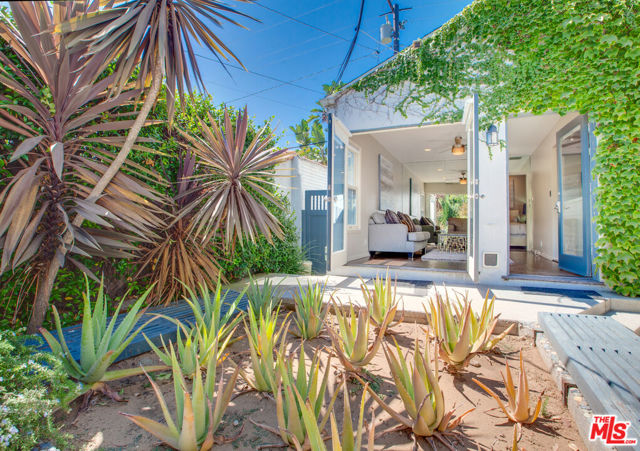 449 Westbourne Drive, West Hollywood CA: https://media.crmls.org/mediaz/d2217e15-bf95-4031-8e8c-faf4461b6618.jpg