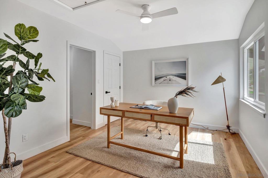 MLS #250034305SD img 16