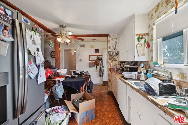 1691 Spence Street photo 4