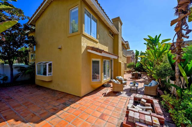 1137 Avenida Sobrina, Oceanside CA: https://media.crmls.org/mediaz/d2229b1d-45fe-4a38-9f64-3919167ffa83.jpg