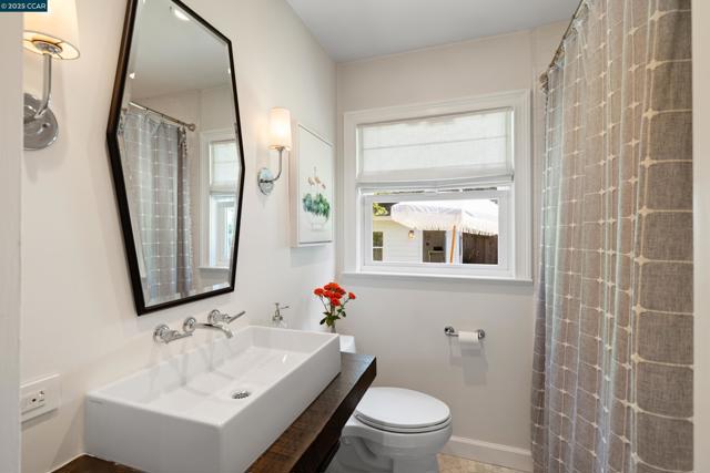 2716 W Newell Ave, Lafayette CA: https://media.crmls.org/mediaz/d2231fd7-7d0a-4df1-8094-51f31a5abc43.jpg