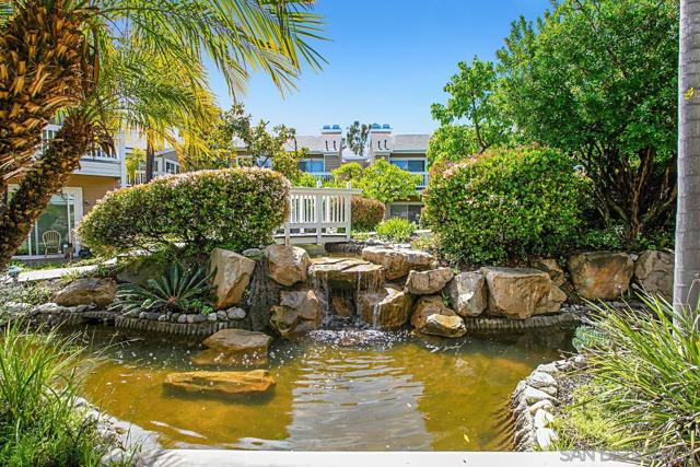 8585 Via Mallorca, La Jolla CA: https://media.crmls.org/mediaz/d2233c6b-9417-4a12-950d-100736a15e37.jpg