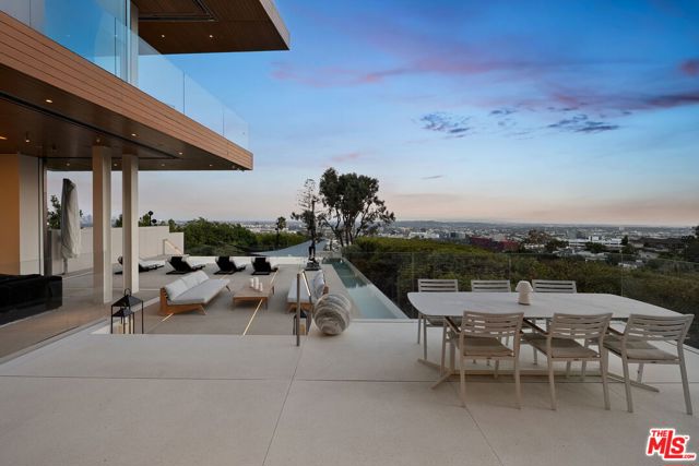 1430 Sunset Plaza Drive, Los Angeles CA: https://media.crmls.org/mediaz/d223828c-bae3-4988-81a1-bb0db5511aa3.jpg