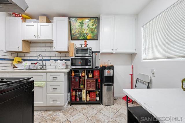 Image 7 of 13 For 2220 Dunlop St