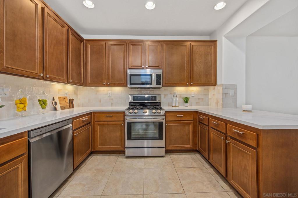 16913 Laurel Hill Ln - photo 4