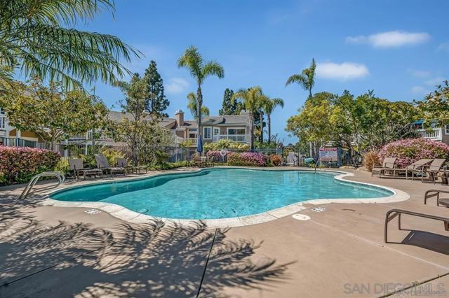 8585 Via Mallorca, La Jolla CA: https://media.crmls.org/mediaz/d2257072-76f8-41a4-a5eb-fb2389fd0790.jpg