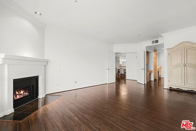 5224 Zelzah Avenue, Encino CA: https://media.crmls.org/mediaz/d2259355-e3e9-4f44-87ea-07d8f3fdb988.jpg