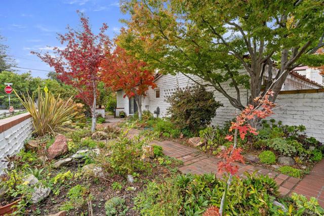 3691 Laguna Avenue, Palo Alto CA: https://media.crmls.org/mediaz/d226cfc7-cdb5-4374-9da6-b4ca2502cb06.jpg