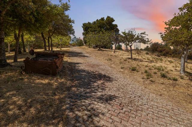 110 Silverline Road, Los Gatos CA: https://media.crmls.org/mediaz/d2272909-5f87-481b-bebb-924cab26e851.jpg