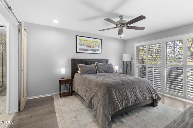 Detail Gallery Image 14 of 31 For 13561 Valerio St a,  Van Nuys,  CA 91405 - 3 Beds | 3 Baths