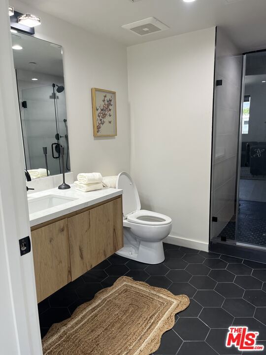 124 S Croft Avenue, Los Angeles CA: https://media.crmls.org/mediaz/d227f4d1-3c97-45ed-9d90-0e533da7e8d9.jpg
