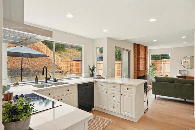 909 Loma, Chula Vista CA: https://media.crmls.org/mediaz/d22892dd-09d3-43fe-8440-bdc51fc40351.jpg