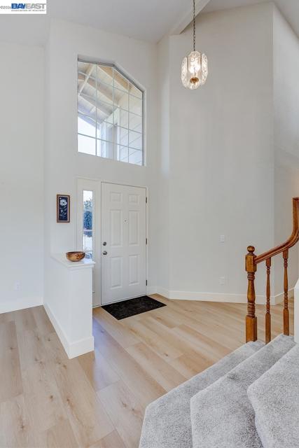 8524 Oak Harbour Ct, Fair Oaks CA: https://media.crmls.org/mediaz/d2289d4f-737e-44ee-99c6-80c55dcc773f.jpg