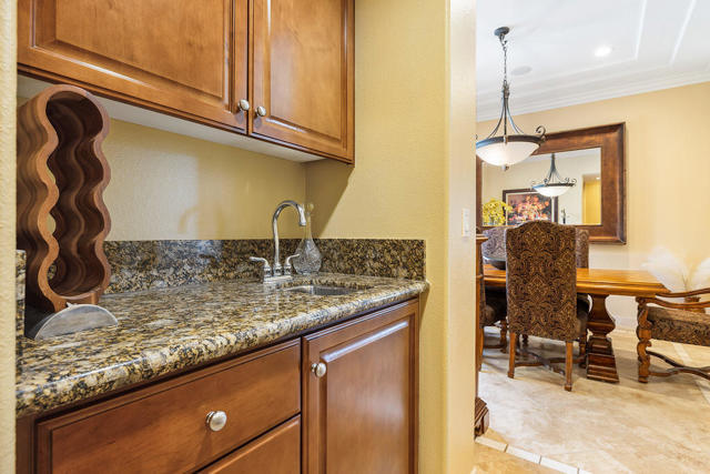 9 Via Santanella, Rancho Mirage CA: https://media.crmls.org/mediaz/d228b762-3035-4473-bdaf-4405e60380d3.jpg