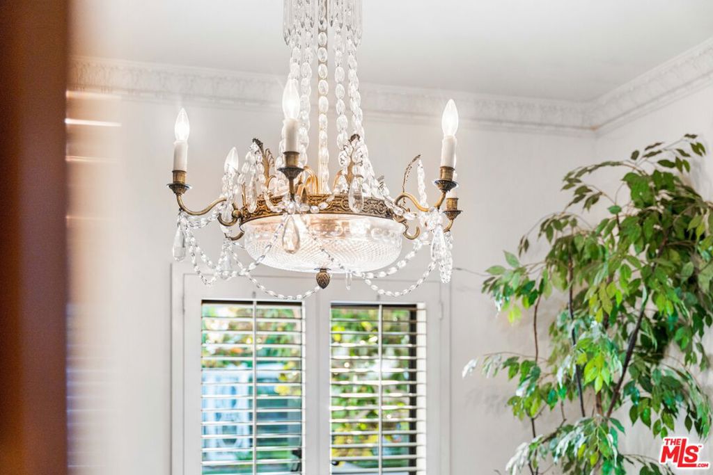 https://media.crmls.org/mediaz/d228f4eb-9ace-4fc8-9708-bc426d70e586.jpg?preset=X-Large