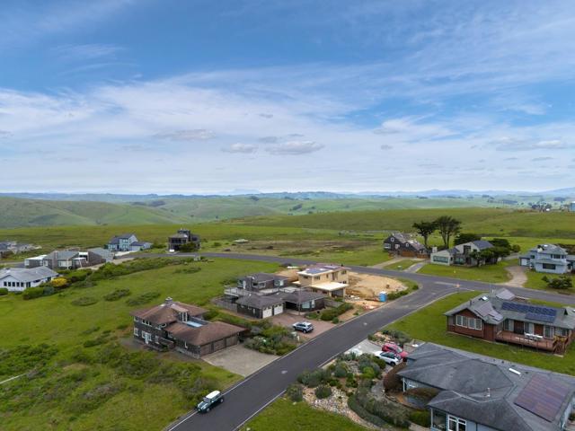 10 Maui Lane, Dillon Beach CA: https://media.crmls.org/mediaz/d2292946-e59d-4c72-94ba-8abe077896c0.jpg
