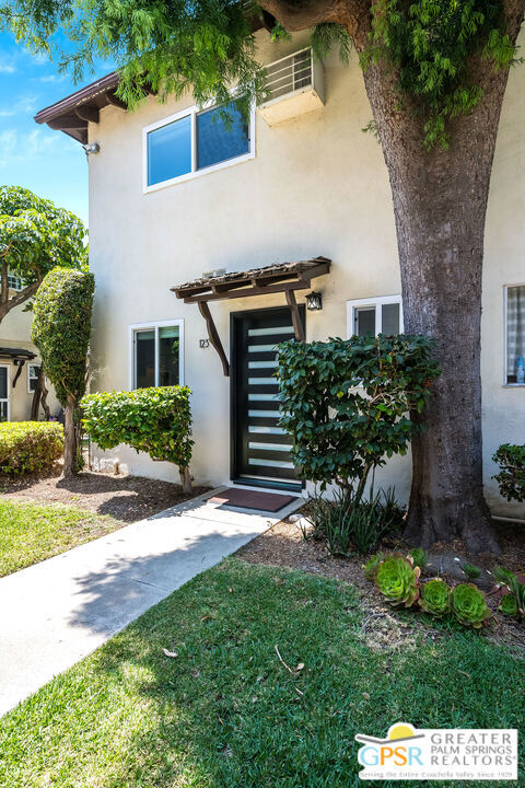 241 S Avenue 57, Los Angeles CA: https://media.crmls.org/mediaz/d22937ca-6e4f-4777-bab8-abdeb1db45c6.jpg