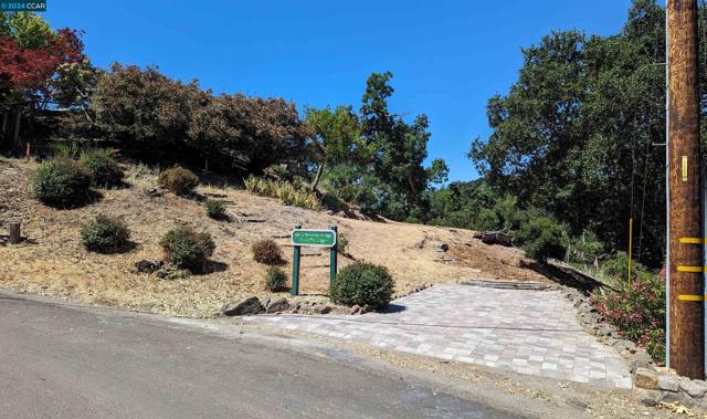 Details for 13 Saint James Ct, Orinda, CA 94563
