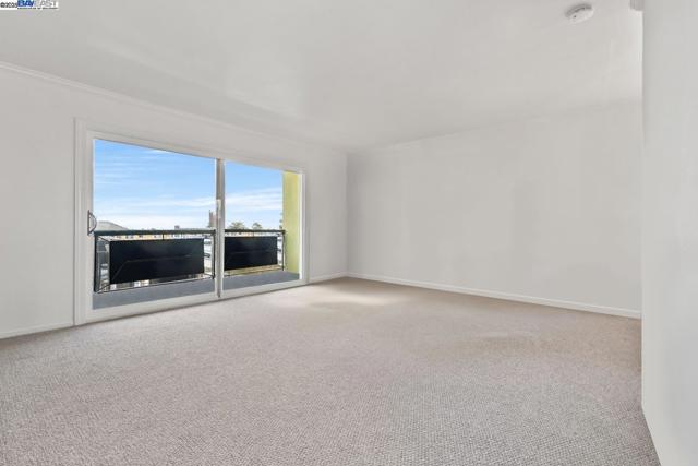 321 Warwick Ave, Oakland CA: https://media.crmls.org/mediaz/d229e2a8-b1b7-405a-afdf-9e559c14e4f7.jpg