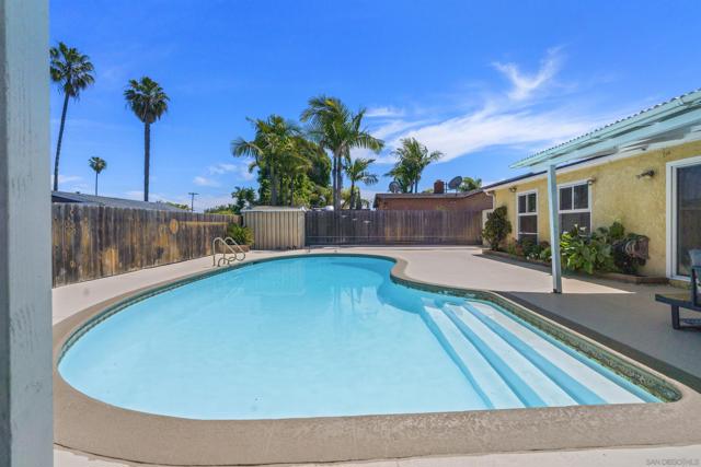 5768 CAMBER DR, San Diego CA: https://media.crmls.org/mediaz/d22a1ed1-78eb-4c5e-9f14-9f4327943682.jpg