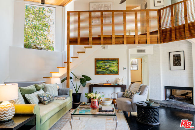 21227 Colina Drive, Topanga CA: https://media.crmls.org/mediaz/d22a385c-e807-42b2-8d3e-2b6b448982e1.jpg