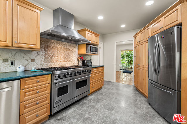 1109 Chantilly Road, Los Angeles CA: https://media.crmls.org/mediaz/d22b1355-4fcd-487f-b9cd-8e78ee97c15c.jpg