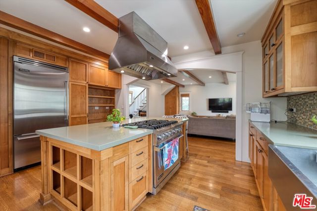 933 W Venezia Avenue, Venice CA: https://media.crmls.org/mediaz/d22b2a0d-0dd9-4ef6-9869-3e8697e89cd8.jpg