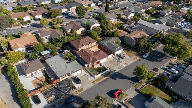 6176 Thomas Ave, Newark CA: https://media.crmls.org/mediaz/d22b3559-b4da-43ec-ba8d-c9b52dc79a19.jpg