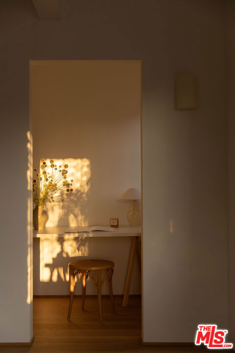 https://media.crmls.org/mediaz/d22b3612-992a-4f48-9baf-b8ebb30f75a1.jpg?preset=X-Large