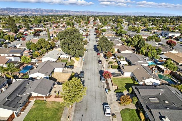 1297 Chesbro Way, Gilroy CA: https://media.crmls.org/mediaz/d22bd307-e182-4246-b8c8-7fc4f4060b07.jpg