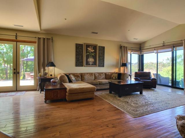 1445 Terracita Ln, Alpine CA: https://media.crmls.org/mediaz/d22bffc5-46e4-4c86-b941-3a8d8a8a5e93.jpg