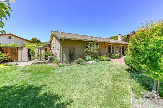 6701 Taffy Ct, Pleasanton CA: https://media.crmls.org/mediaz/d22c45c5-6ec5-48a0-825c-13cd18a68cbe.jpg