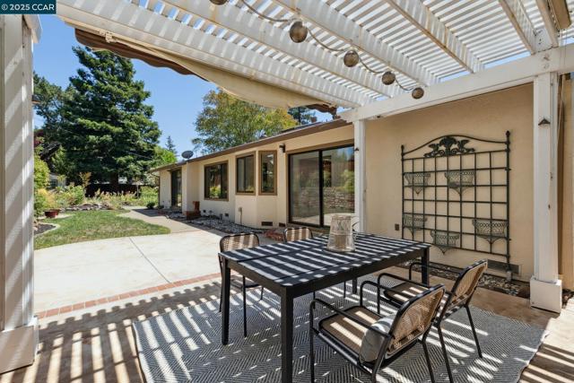 728 San Bruno Ct, Concord CA: https://media.crmls.org/mediaz/d22c4828-73ee-4ad2-b62e-57c2ee679bd8.jpg