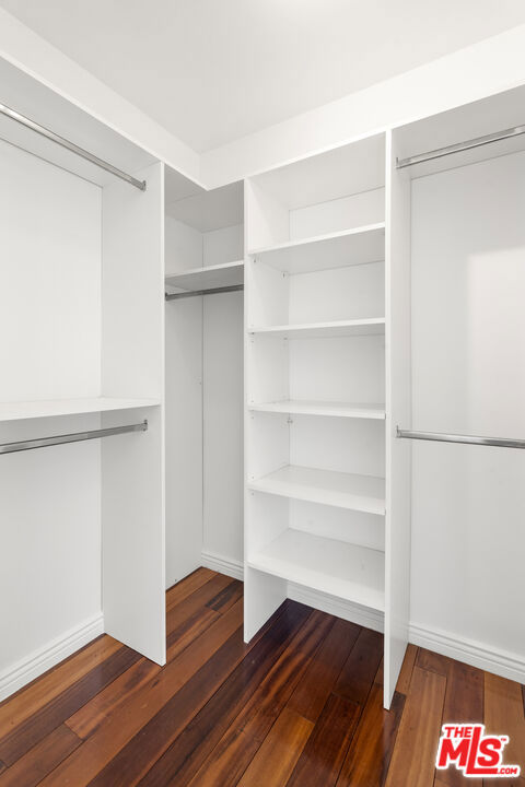 https://media.crmls.org/mediaz/d22d11b2-79e9-4540-8194-044469439674.jpg?preset=X-Large