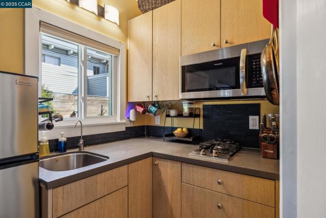 3036 Delaware St, Oakland CA: https://media.crmls.org/mediaz/d22de03c-6b72-4e51-9f1e-3d1326e17898.jpg