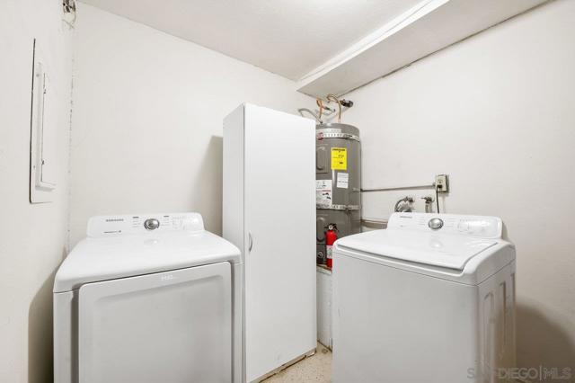 2402 Altisma Way, Carlsbad CA: https://media.crmls.org/mediaz/d22e496d-4049-433a-8b70-9b809ef06d72.jpg