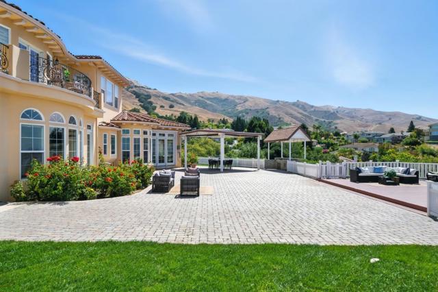 44989 Vista Del Sol, Fremont CA: https://media.crmls.org/mediaz/d22e787d-8a30-4225-a7d0-c1cbda7a6706.jpg
