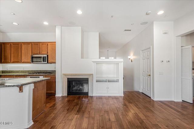 Detail Gallery Image 6 of 30 For 288 Lightwood St, Camarillo,  CA 93012 - 2 Beds | 2 Baths