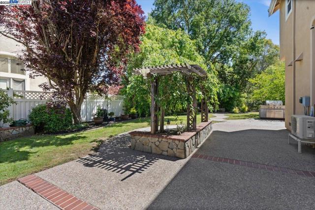 318 Montoya Way, Danville CA: https://media.crmls.org/mediaz/d22f232b-1355-448a-81b1-d2f287bc2968.jpg