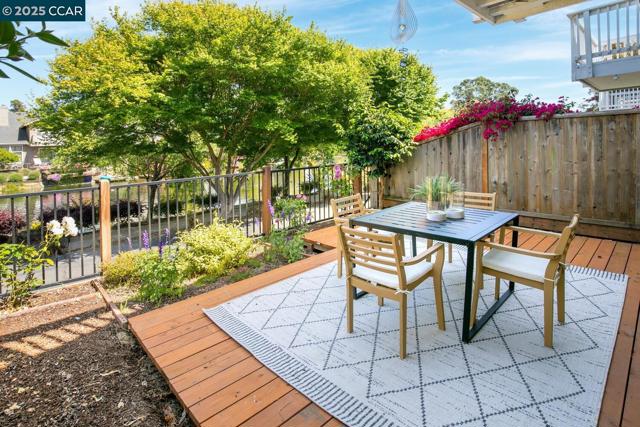 23 Shepardson Ln, Alameda CA: https://media.crmls.org/mediaz/d22f42da-da1b-4d1c-a356-96672144dc54.jpg