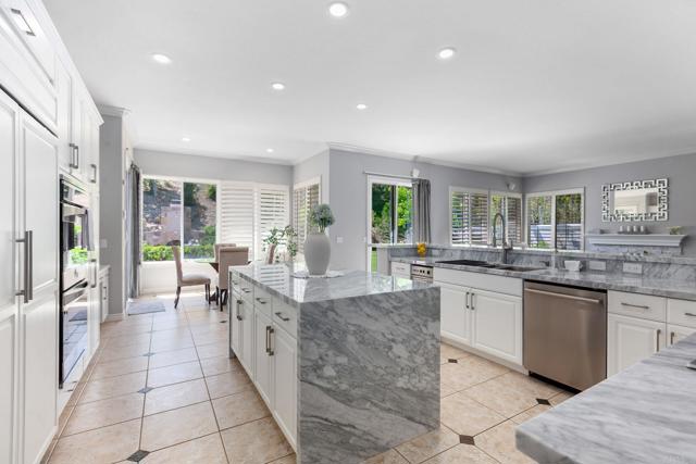 2209 Eucalyptus Ave, Escondido CA: https://media.crmls.org/mediaz/d22f61ac-126c-4c84-b553-86c352f059c6.jpg