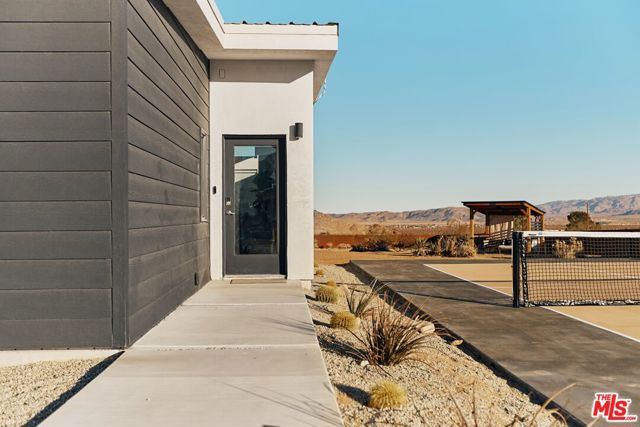 4375 Border Avenue, Joshua Tree CA: https://media.crmls.org/mediaz/d22f9507-bf75-4a2a-b1ec-7168ce6e2dd1.jpg