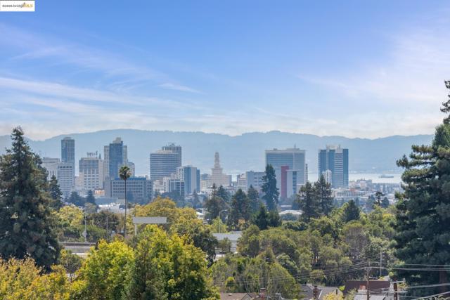 5968 Chabot Crest, Oakland CA: https://media.crmls.org/mediaz/d23006ca-c3d2-472b-92ad-26ff82105bbe.jpg