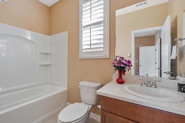 3602 Levanto Way, Manteca CA: https://media.crmls.org/mediaz/d23019a8-4ddb-4467-818e-7af8d599a6ba.jpg