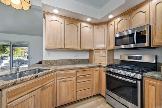5261 Hubbert Street, Oceanside CA: https://media.crmls.org/mediaz/d2302200-e3de-4c05-a895-701fa91622d6.jpg