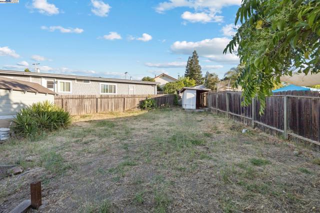 1385 Palm Ave, Martinez CA: https://media.crmls.org/mediaz/d2304484-b0d5-47d0-87ea-53ee6b905728.jpg