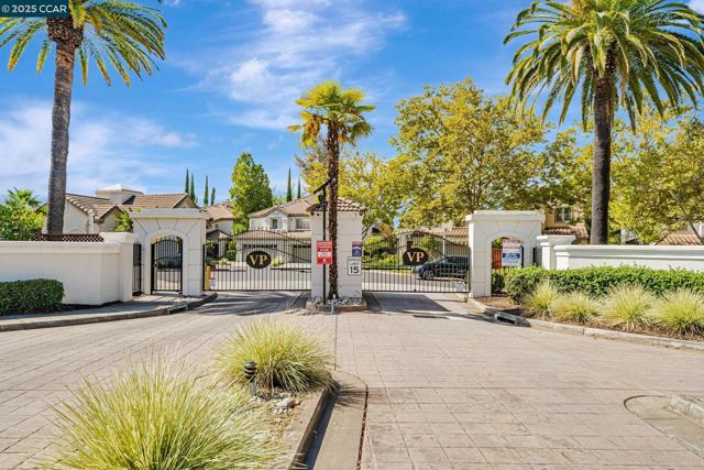 115 Sapphire Ct, San Ramon CA: https://media.crmls.org/mediaz/d231031a-782e-4b48-a379-e482a4d417fa.jpg
